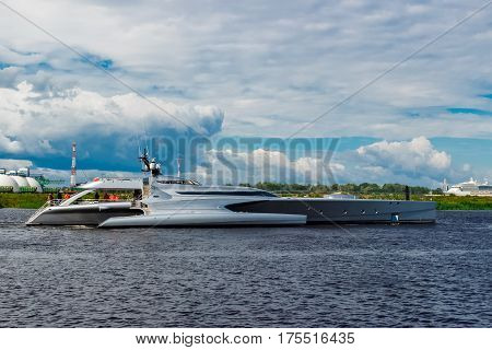 Large Silver Trimaran
