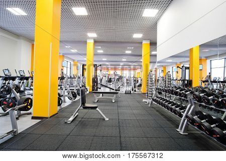 Weights in a fitness hall 