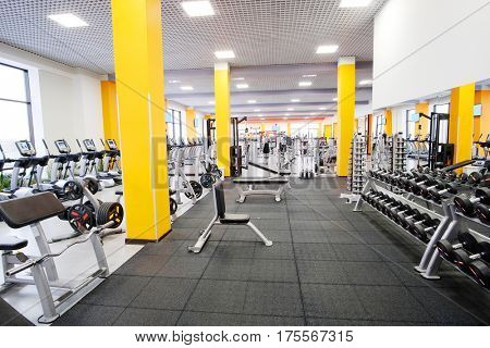 Weights in a fitness hall 