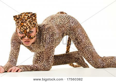Leopardess 라텍스 복장에서 뜨거운 아름 다운 모델