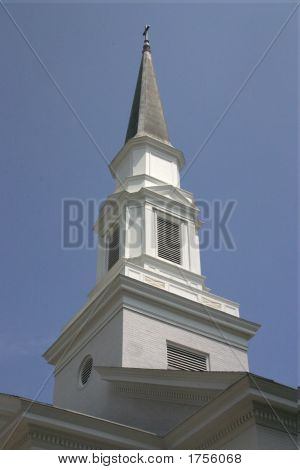 Campanario de la iglesia y de la línea de la azotea