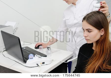 Trihoskopiya - is a method of hair examination using a special device - trihoskopa.