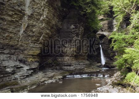 Schlucht-Wasserfall