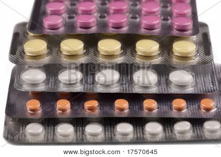 Pisou a pilha de blocos de pílulas coloridas