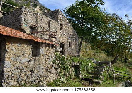 A stone farm building found on the hiking trail known as the Path of Gods in Italy.