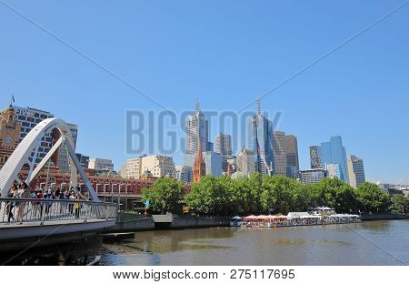 Melbourne Australia - November 30, 2018: Unidentified People Visit Southbank In Melbourne Australia