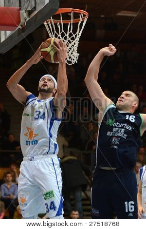 Kaposvar, Ungarn 10. Dezember: Michael fey (34) in Aktion bei der ungarischen Meisterschaft Basketball g