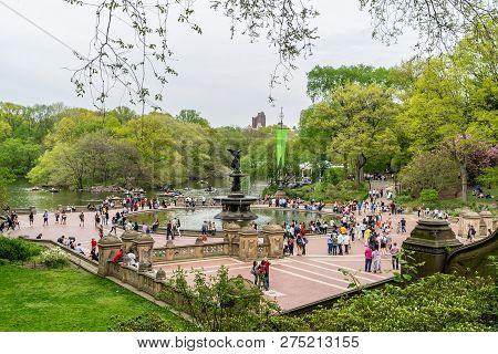 New York, Usa - May 5, 2018: Unidentified People On The Street Of New York.