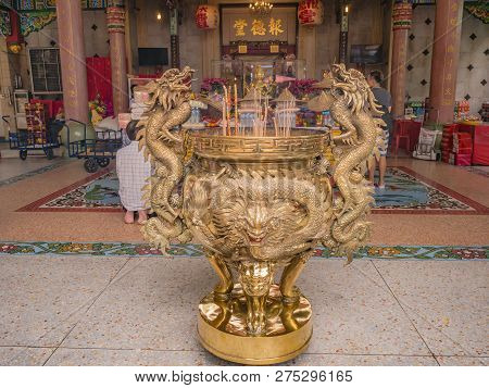 Bangkok/thailand- 4 September 2018 : Golden Dragon Joss Stick Pot In The Temple Bangkok City Thailan