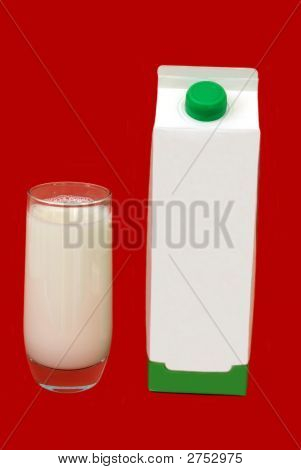 Karton & bardak süt paketi