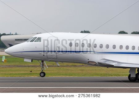 Farnborough, Uk - July 20, 2014: Dassault Falcon 900ex Business Jet N240lg.