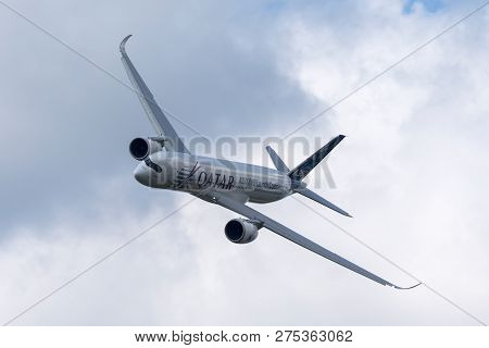 Farnborough, Uk - July 16, 2014: Airbus A350-941 Commercial Aircraft With A Hybrid Airbus/qatar Airw