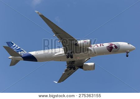 Farnborough, Uk - July 16, 2014: Airbus A350-941 Commercial Aircraft With A Hybrid Airbus/qatar Airw