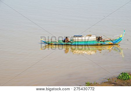 Phnom Penh, Cambodia - April 9, 2018: Typical Long-tail Cambodian Mekong Boat With A Canopy, An Auto