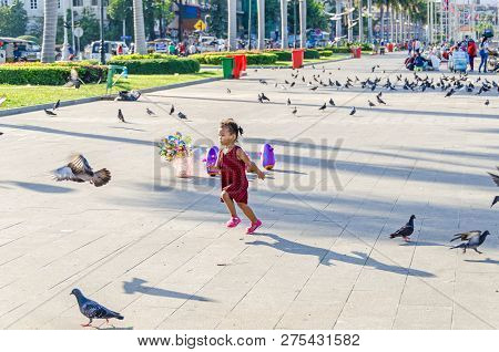 Phnom Penh, Cambodia - April 9, 2018: Preah Sisowath Quay, A Riverside Public Promenade On The Bank 