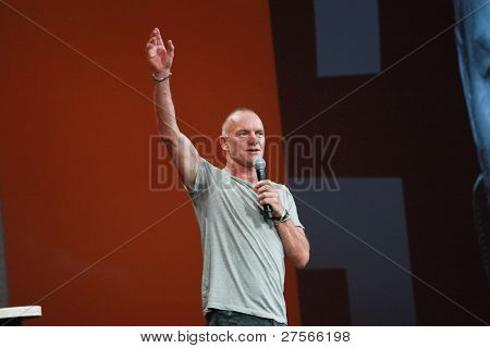 San Francisco, Ca, 5. lokakuu 2011 - maailmankuulu Grammy-palkittu muusikko ja laulaja Sting tyytyväinen klo