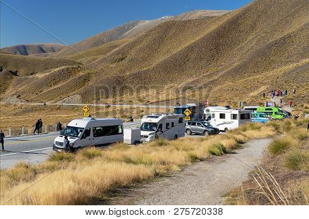 Lindis Pass, New Zealand - April 2018: Thousands Of Tourists Stop At Lindis Pass Annually To Photogr