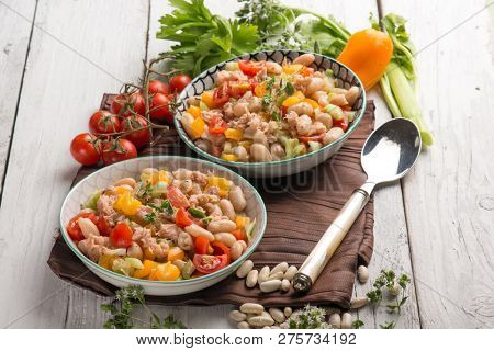 salad with tuna cannellini beans pepper and tomatoes