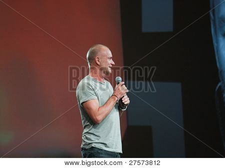 San Francisco, Ca, 5. lokakuu 2011 - maailmankuulu Grammy-palkittu muusikko ja laulaja Sting tyytyväinen klo