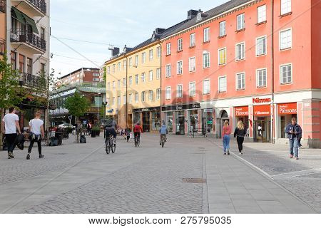 Sodertalje, Sweden - June 17, 2016: View Of The Pedestrian Street Jarnagatan At The Olof Palmes Sqau