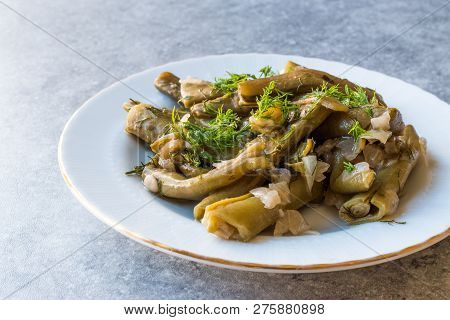 Turkish Food Broad Beans With Olive Oil And Dill / Zeytinyagli Bakla. Traditional Food.