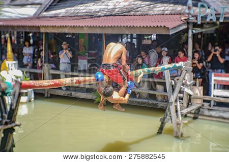 Chonburi/thailand - June 17 2017:unacquainted Thai Water Boxing In Pattaya Floating Market.chonburi 