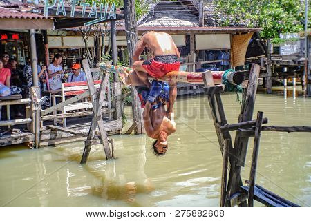 Chonburi/thailand - June 17 2017:unacquainted Thai Water Boxing In Pattaya Floating Market.chonburi 