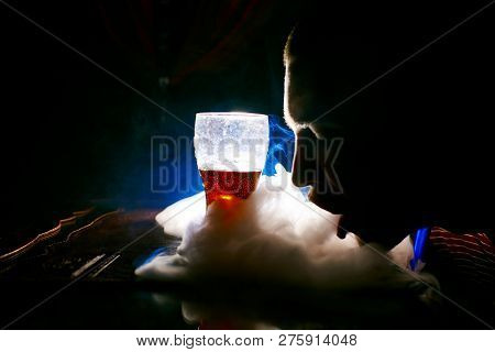 The Smoke From The Hookah, Objects In The Smoke