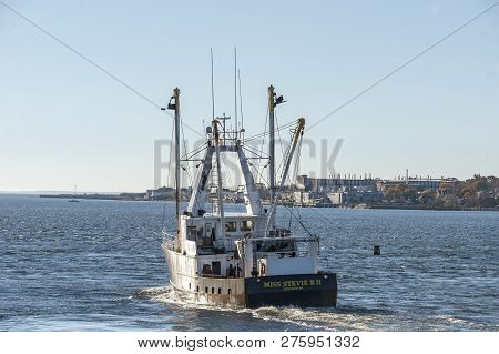 New Bedford, Massachusetts, Usa - November 7, 2018: Commercial Fishing Boat Miss Stevie B Ii, Hailin