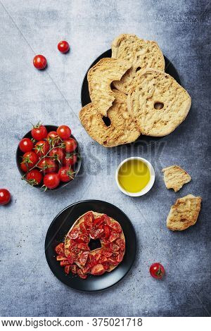 Friselle With Tomato, Oil And Origano