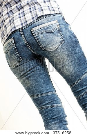 Detail der Frau trägt jeands