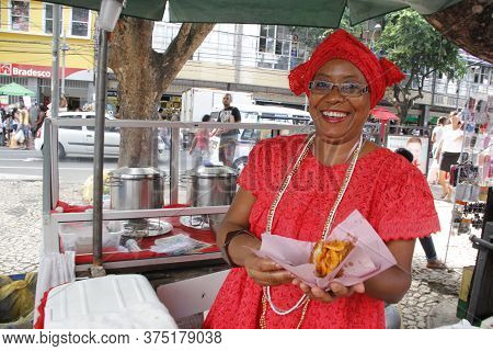 Salvador, Bahia / Brazil - March 6, 2013: The Baiana De Acareje Gilmaria Silva Brandao Is Seen Prepa
