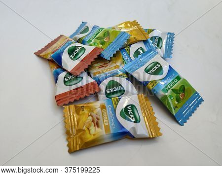 Bangalore, Karnataka/india-jan 25 2020: Pile And Heap Of Different Variety Vicks Cough Drops Like Ho