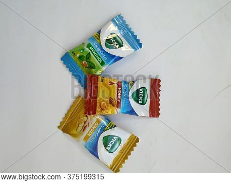 Bangalore, Karnataka/india-jan 25 2020: Pile And Heap Of Different Variety Vicks Cough Drops Like Ho