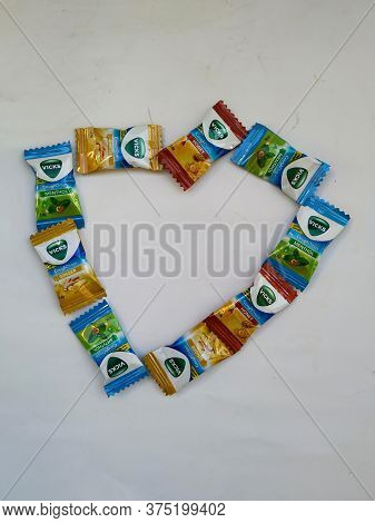 Bangalore, Karnataka/india-jan 25 2020: Group Of Vicks Cough Drops Honey, Menthol And Ginger Flavor 