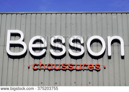 Bordeaux , Aquitaine / France - 07 05 2020 : Besson Chaussures Logo Sign On Store Shoes For Men Wome