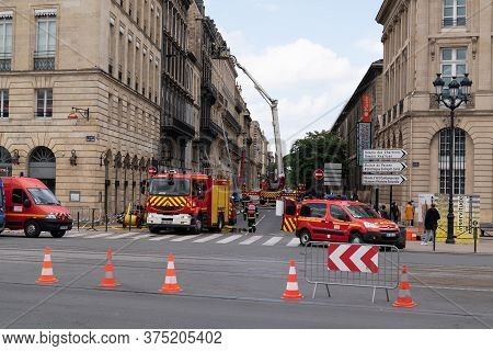 Bordeaux, Gironde / France - 05 26 2019 : Spectacular Firerfighter Intervention In City Center Build