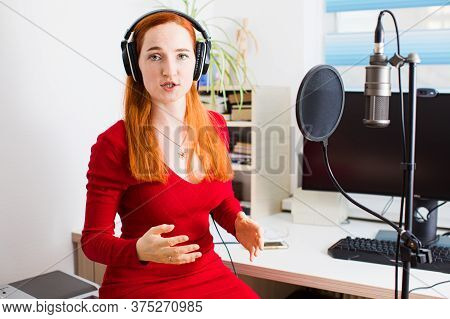 The Announcer On The Radio Trains Diction Before The Start Of The Broadcast