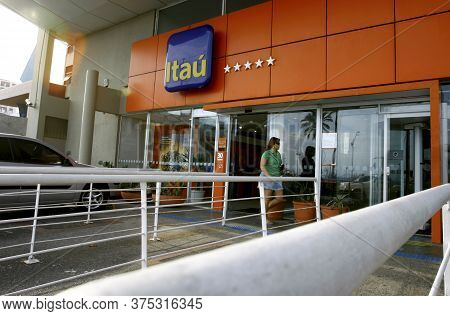 View Of Itau Bank In Salvador- October 15, 2014: View Of The Facade Of Itau Agency In The Pituba Nei