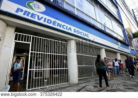 Salvador, Bahia / Brazil - September 28, 2015: Facade Of The Inss Agency Of Avenida Sete De Setembro