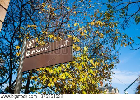 Neustadt Signage Direction Arrow In Central Strasb Ourg - Neustadt Is German Quarter, Is Known For T