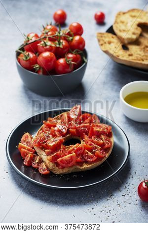 Friselle With Tomato, Oil And Origano