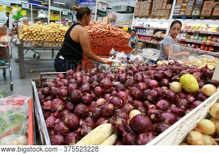 Salvador, Bahia / Brazil - November 11, 2016: Customers Are Seen Shopping At The Supermarket In The 
