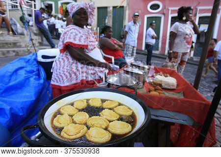 Salvador, Bahia / Brazil - May 21, 2013: Baiana De Acaraje Prepares Food In Sales Tray At Pelourinho