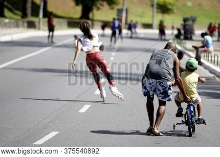 Salvador, Bahia/ Brazil - February 21, 2016: People Are Seen Cycling In The Dike De Tororo Region In