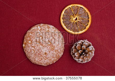 Lebkuchen su un panno rubino
