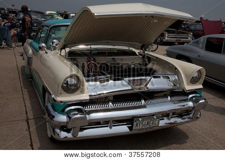 1956 汞蒙特克莱尔体育