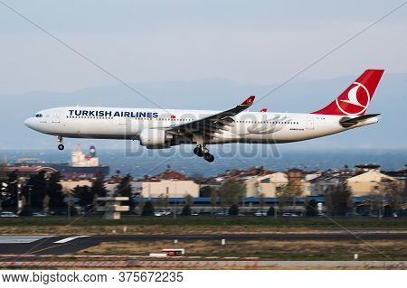 Istanbul / Turkey - March 29, 2019: Turkish Airlines Airbus A330-300 Tc-jom Passenger Plane Landing 