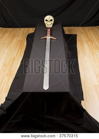 skull nad broadsword