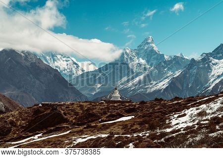 Beautifull Himalaya Mountains Landscape From The Footpath On The Everest Base Camp Trek In The Himal